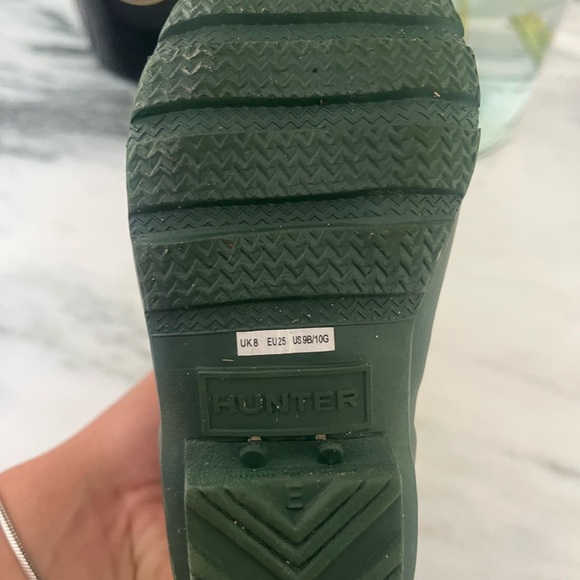 Hunter Classic Olive Boots - Picture 2 of 3